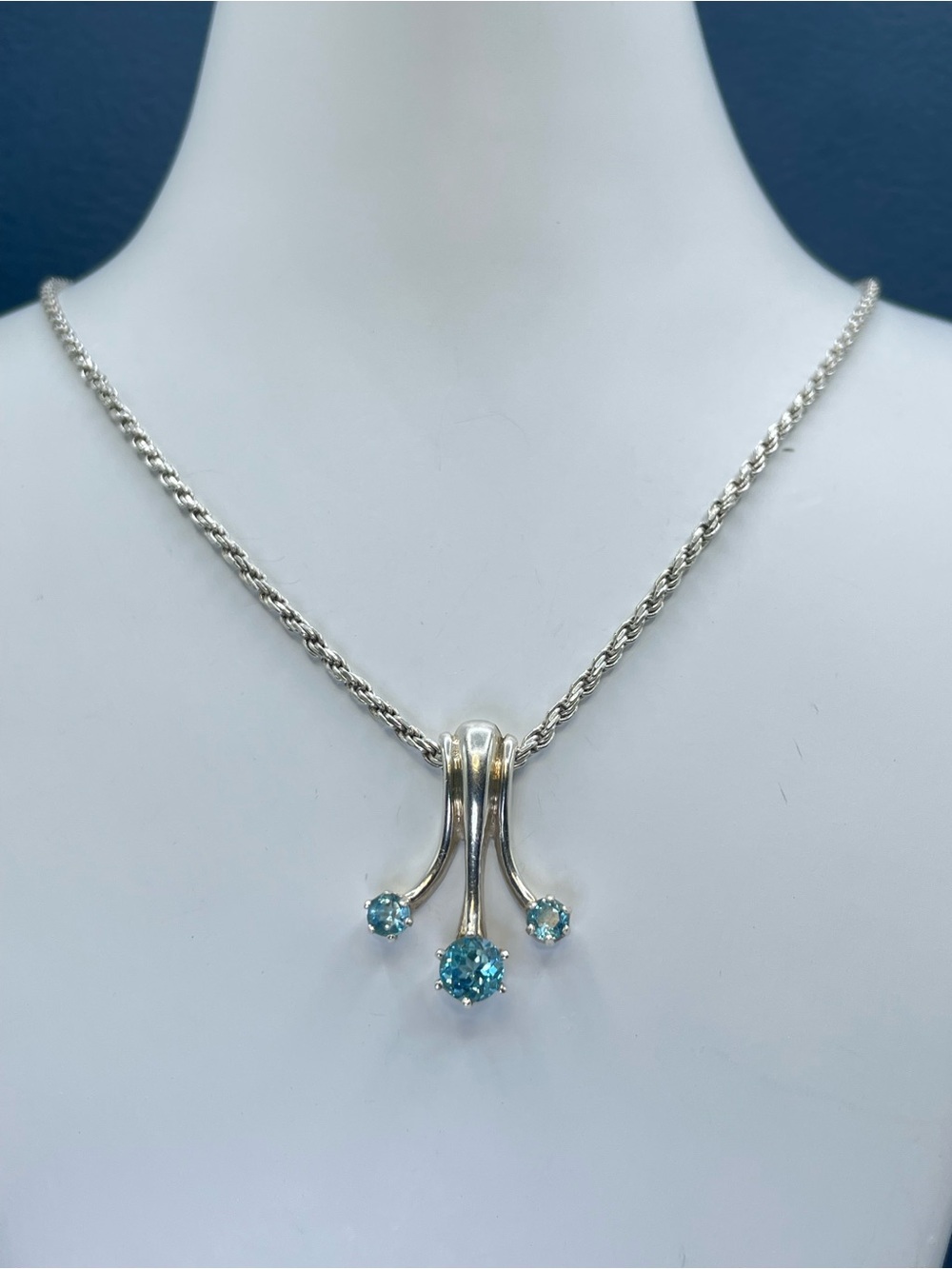 Bocco 925 Sterling Silver Blue Topaz Triple Stone Pendant Necklace